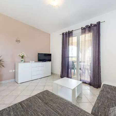 Nella Appartement *